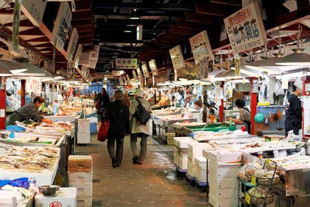 青森市の市場 アウガ新鮮市場と魚菜センター