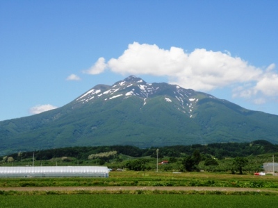 津軽平野と岩木山