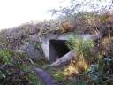 登山道のトンネル