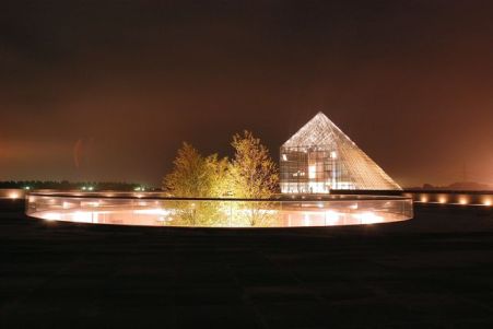 モエレ沼のライトアップされたガラスのピラミッド