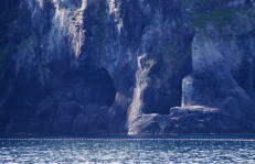 知床半島の洞窟