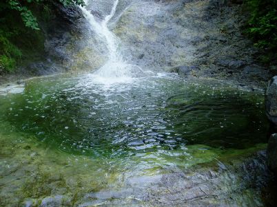 カムイワッカ湯の滝の滝壺