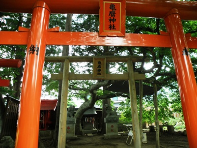 亀麿神社　境内の光景