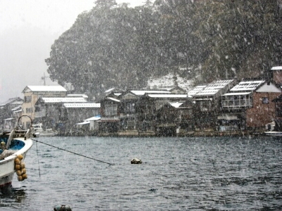 伊根の舟屋　冬の光景