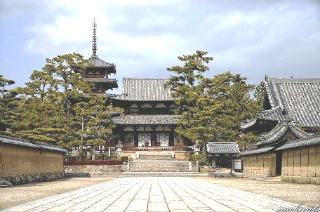 法隆寺の中門と五重塔