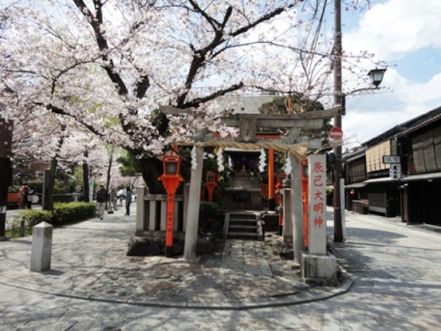 京都祇園の辰巳大明神