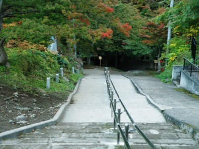 中野神社へ続く階段