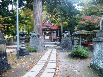 中野神社の境内