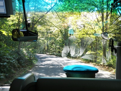 奥入瀬渓流　バス　運転席からの眺め