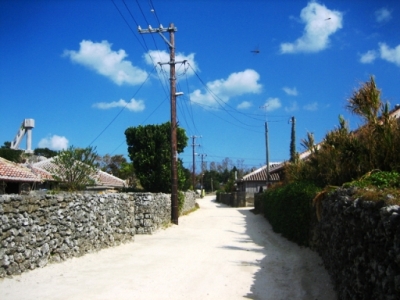 竹富島　白砂の道