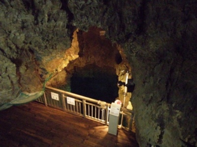 龍泉洞　地底湖の展望台