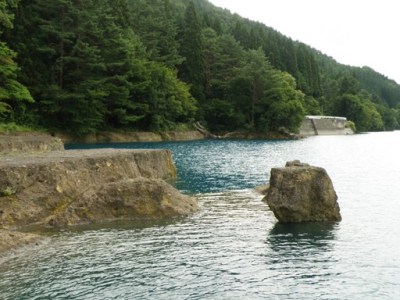 田沢湖の御座石