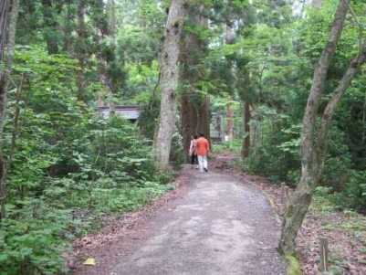 十和田神社へ続く道