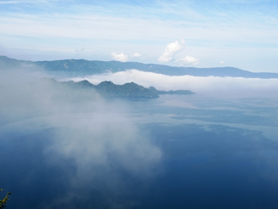 敢湖台から見た霧の十和田湖