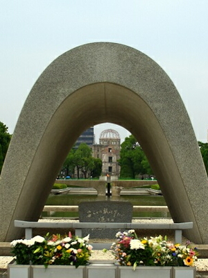 原爆ドーム　広島平和記念資料館